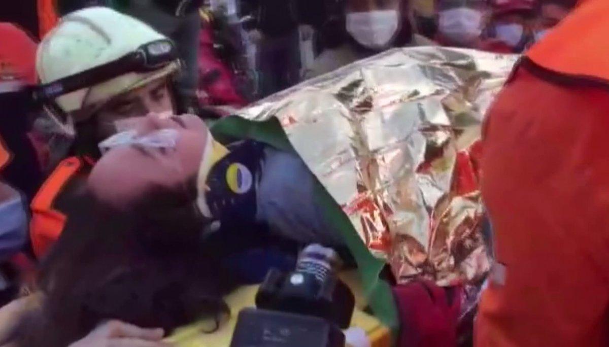 Enkaz altındaki İnci'yi kurtaran sağlıkçı o anları anlattı: Çok korkmuştu