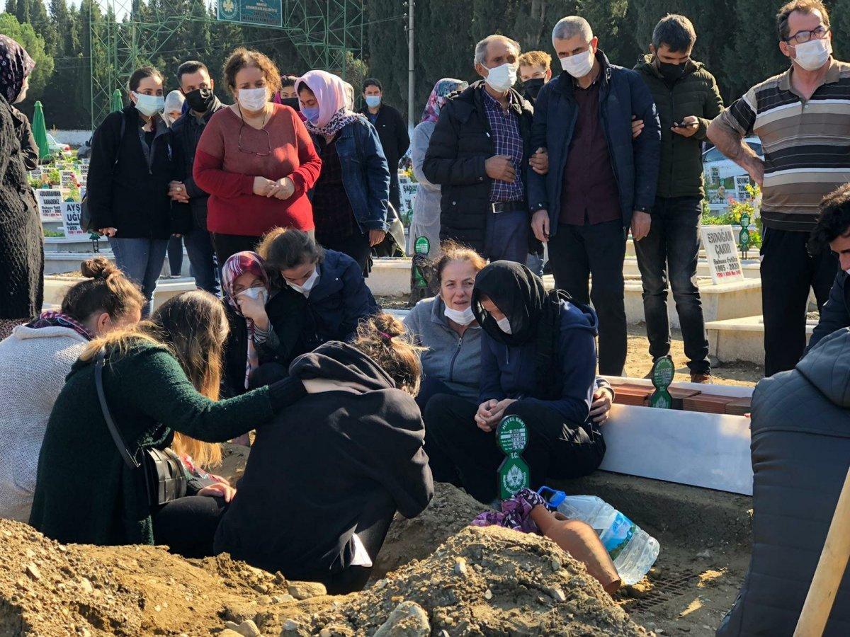 İzmir’deki depremde hayatını kaybeden Buse Demir, toprağa verildi