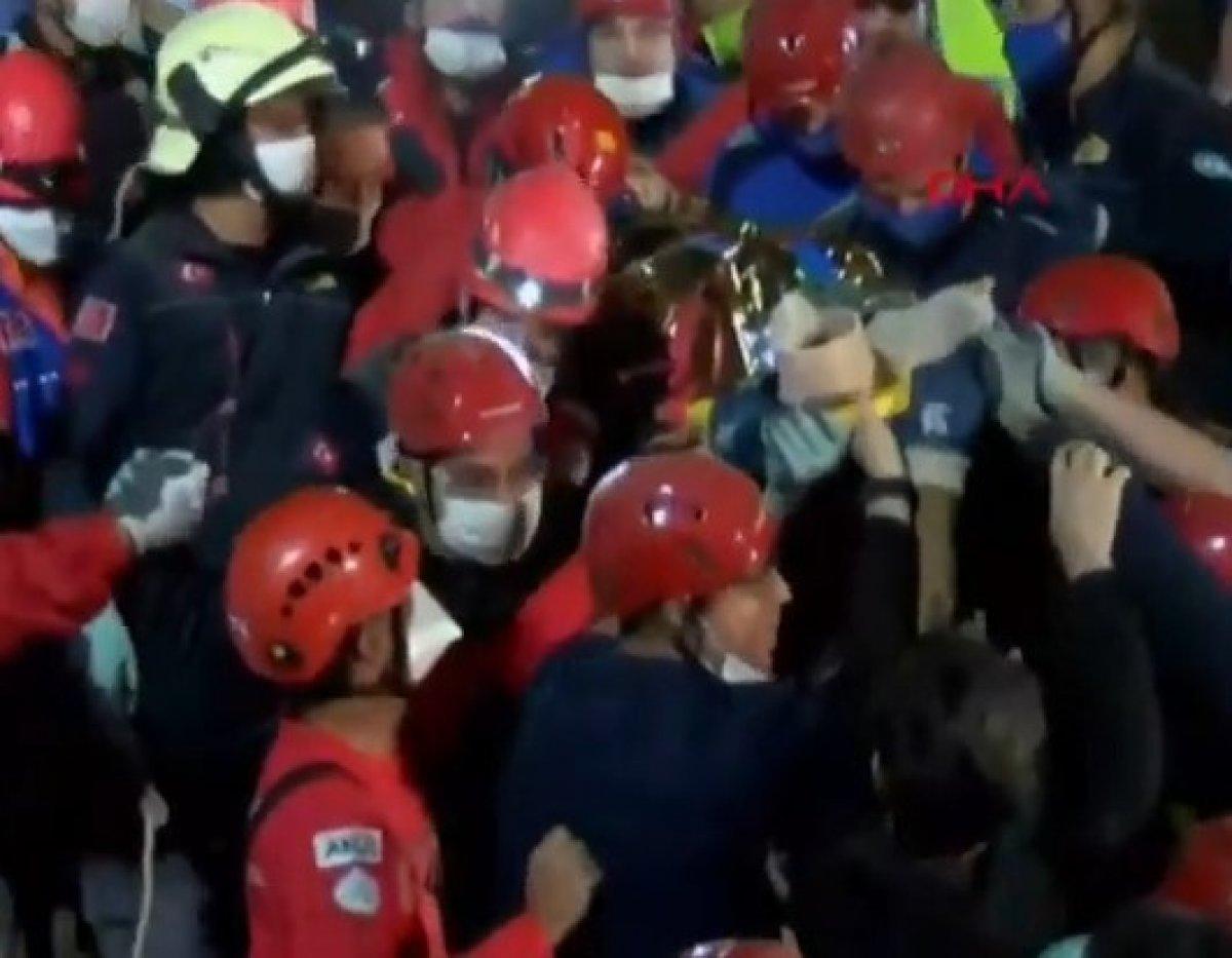 İzmir'deki depremde enkaz altında kalan Buse kurtarıldı