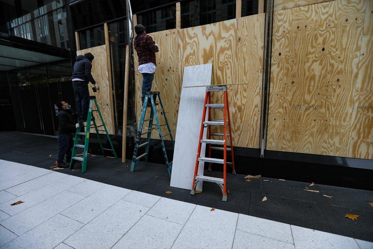 ABD'deki mağazaların sivil itaatsizlik önlemi: Tahta plaklar takılıyor