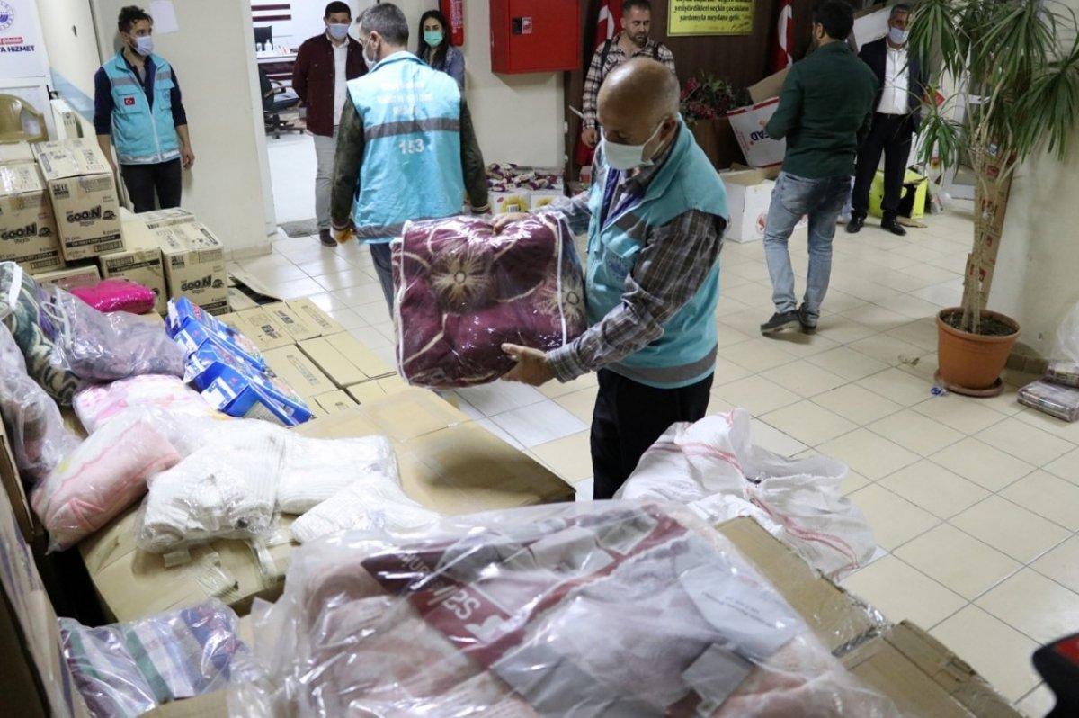 AFAD: Sadece gıda kolisi ve battaniyeye ihtiyaç var