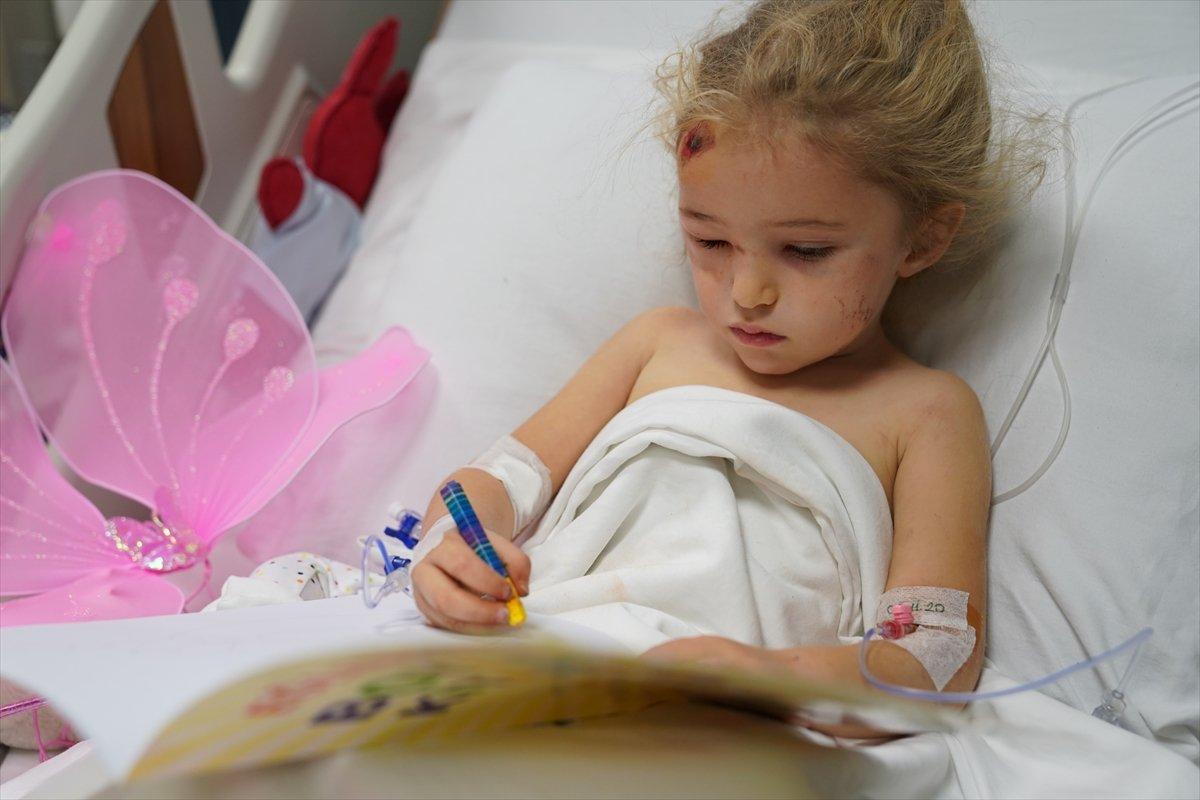 Enkaz altından 65 saat sonra çıkarılan Elif'ten yeni görüntüler