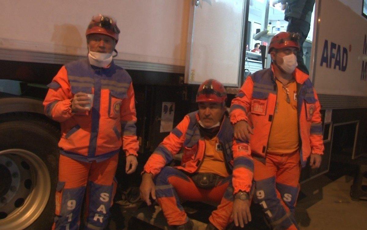 İzmir'de depremin yorulmayan kahramanları: Kurtarma ekipleri