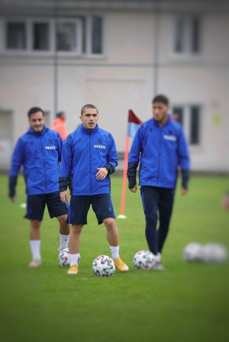 Abdülkadir Ömür saçlarını kestirdi