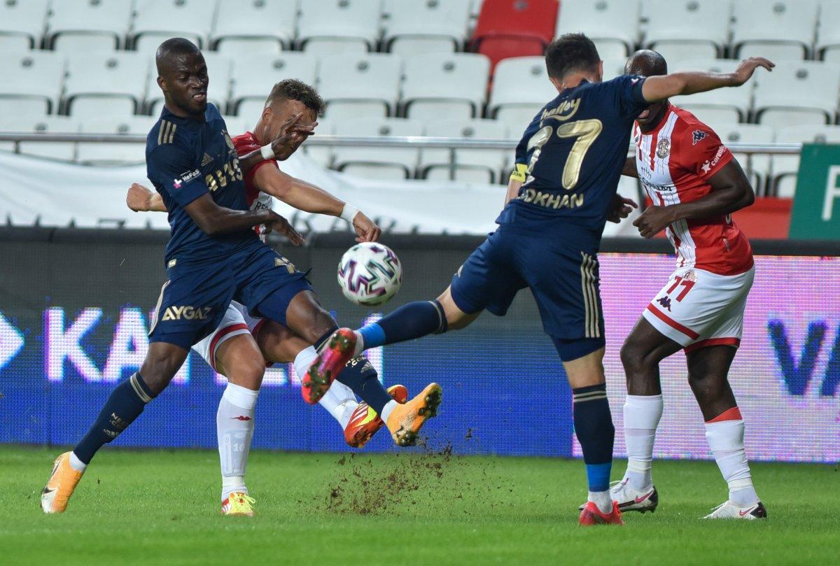 Gökhan Gönül: Bu kadar orta açılan maç hatırlamıyorum