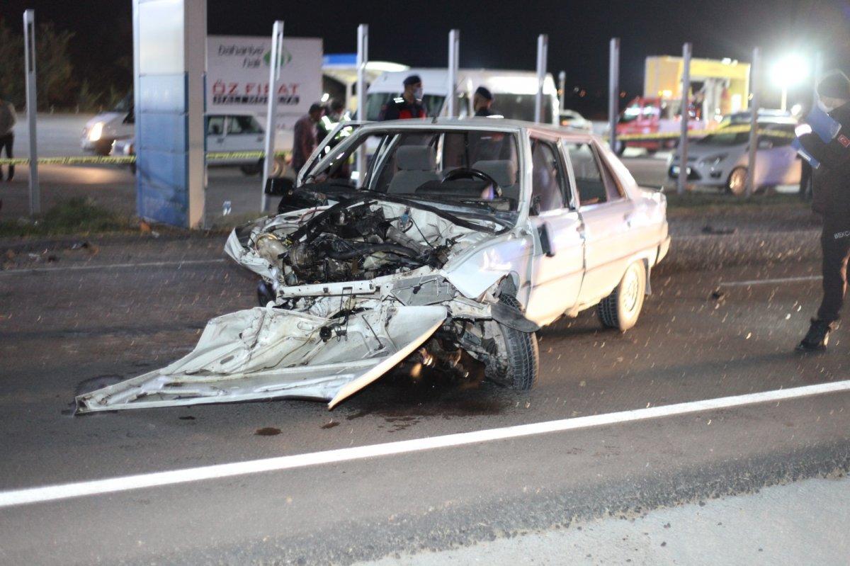 Aksaray'da iki otomobil çarpıştı: 1 ölü, 1 yaralı