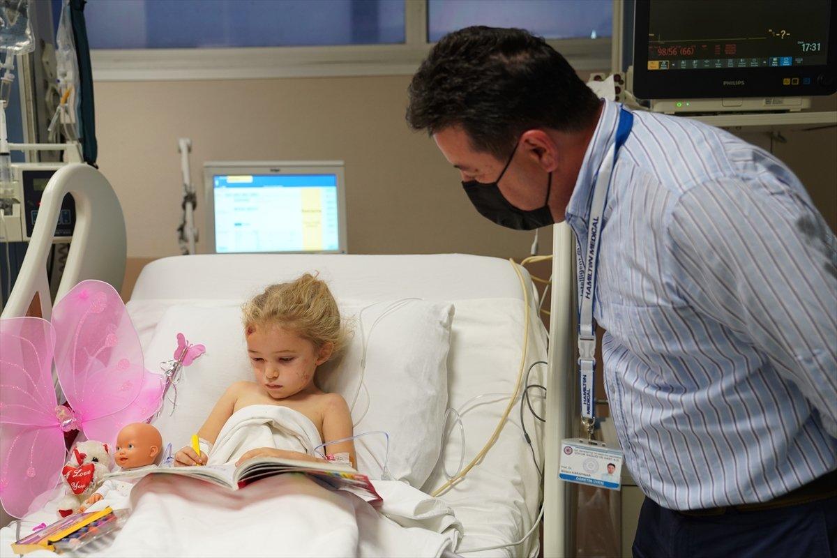 Enkaz altından 65 saat sonra çıkarılan Elif'ten yeni görüntüler