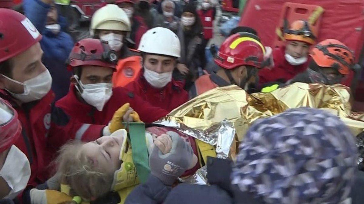 3 yaşındaki Elif Perinçek'in enkazdan çıkarılma anı