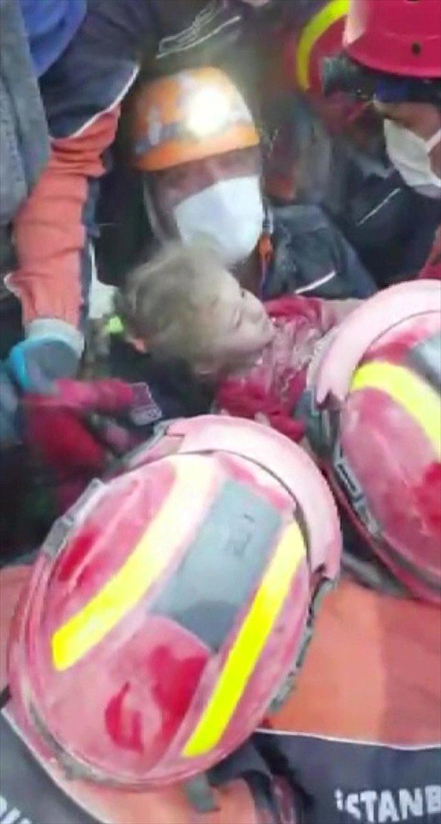 3 yaşındaki Elif Perinçek'in enkazdan çıkarılma anı