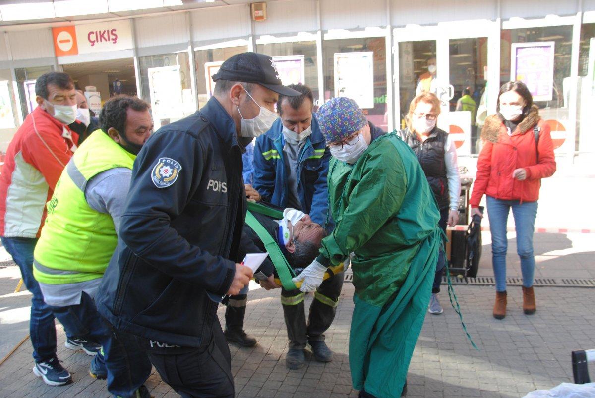 Eskişehir'de başına tahta parçası düşen kişi ağır yaralandı