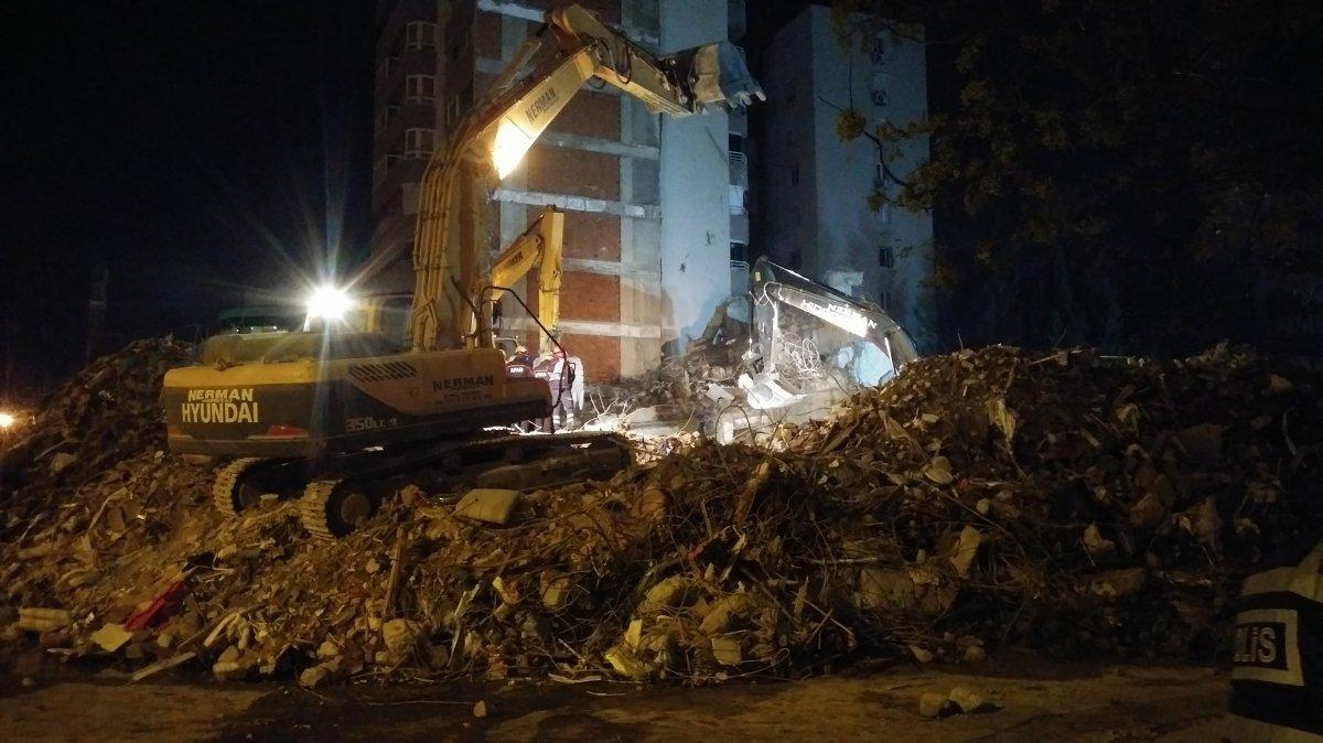 Yılmaz Erbek Apartmanı'ndan 2 kişinin cansız bedenine ulaşıldı