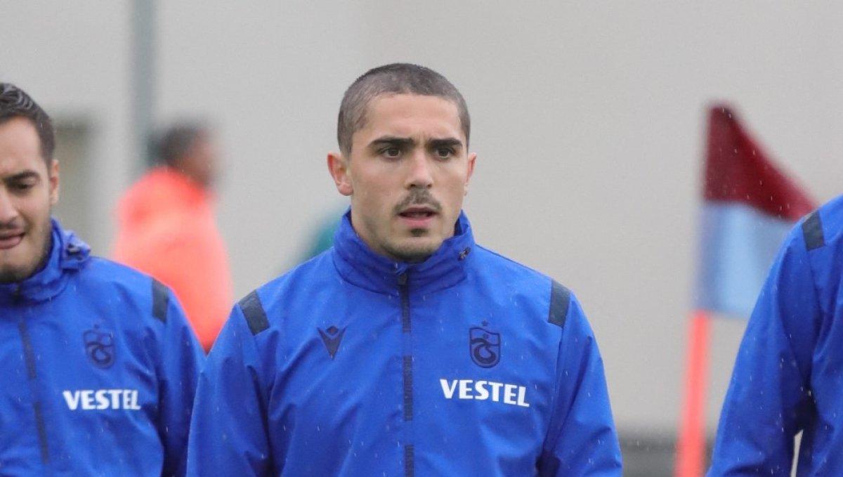 Abdülkadir Ömür saçlarını kestirdi