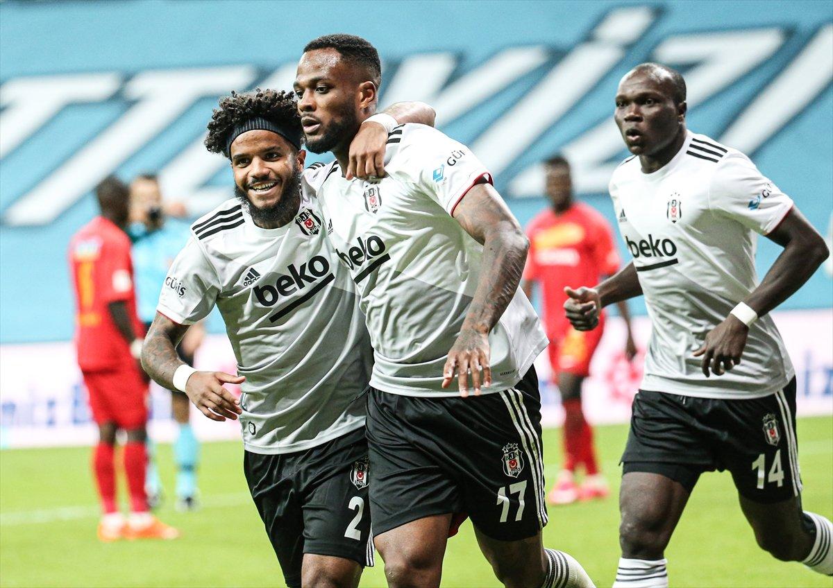 Ghezzal ile Rosier taraftarlardan tam not aldı