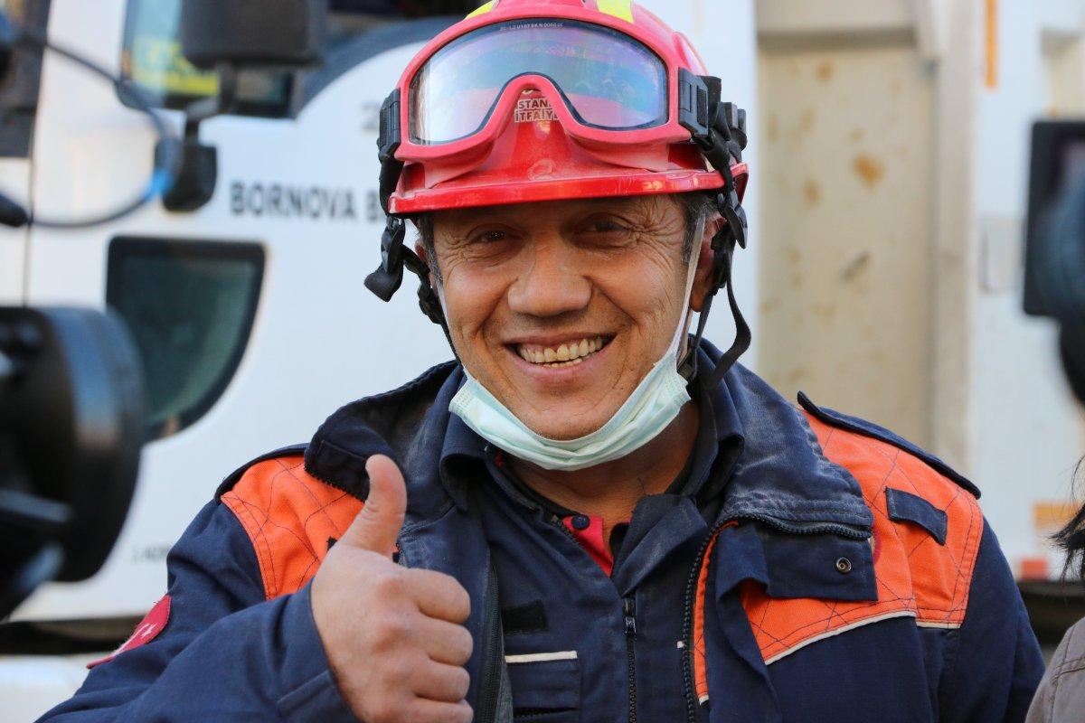 İzmir'de kurtarma ekiplerinin zorlu mesaisi