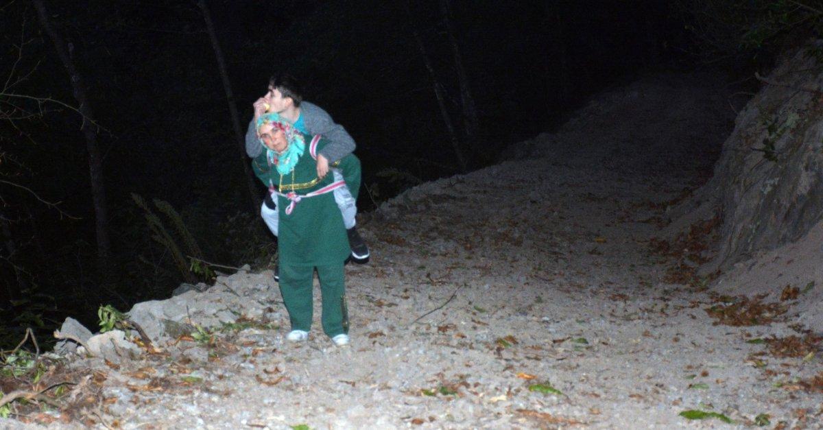 Giresun'da annenin engelli oğlu için yol çilesi