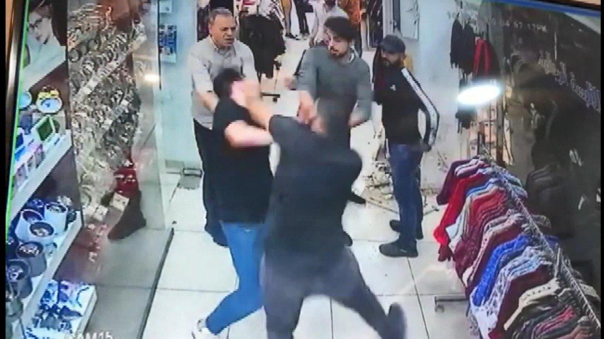 Esenyurt'ta bıçaklı tadilat kavgası kamerada