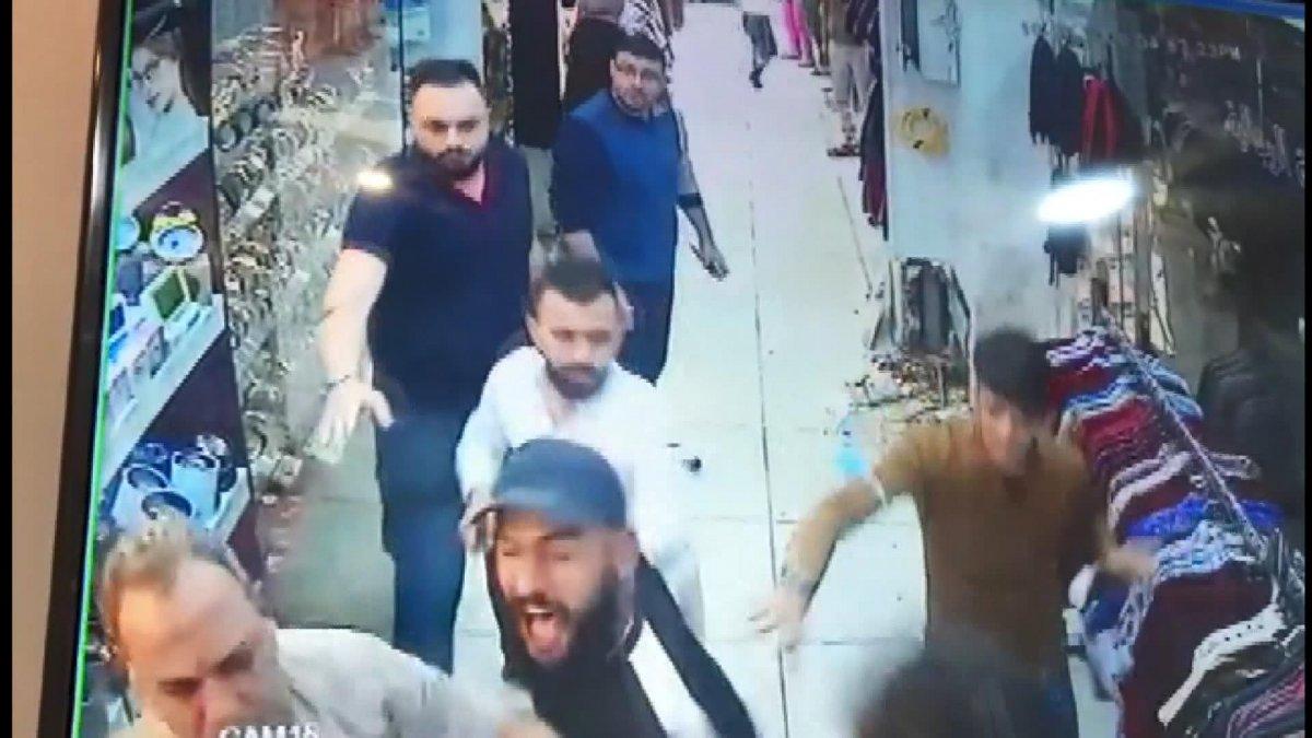 Esenyurt'ta bıçaklı tadilat kavgası kamerada