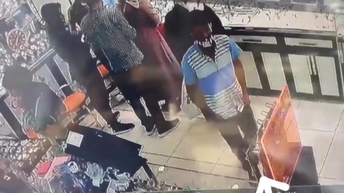 Batman’da müşteri kılığında girip, telefonu çaldı