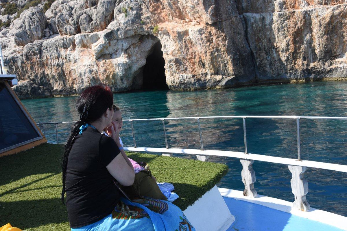 Antalya'daki Aşıklar Mağarası turist çekiyor