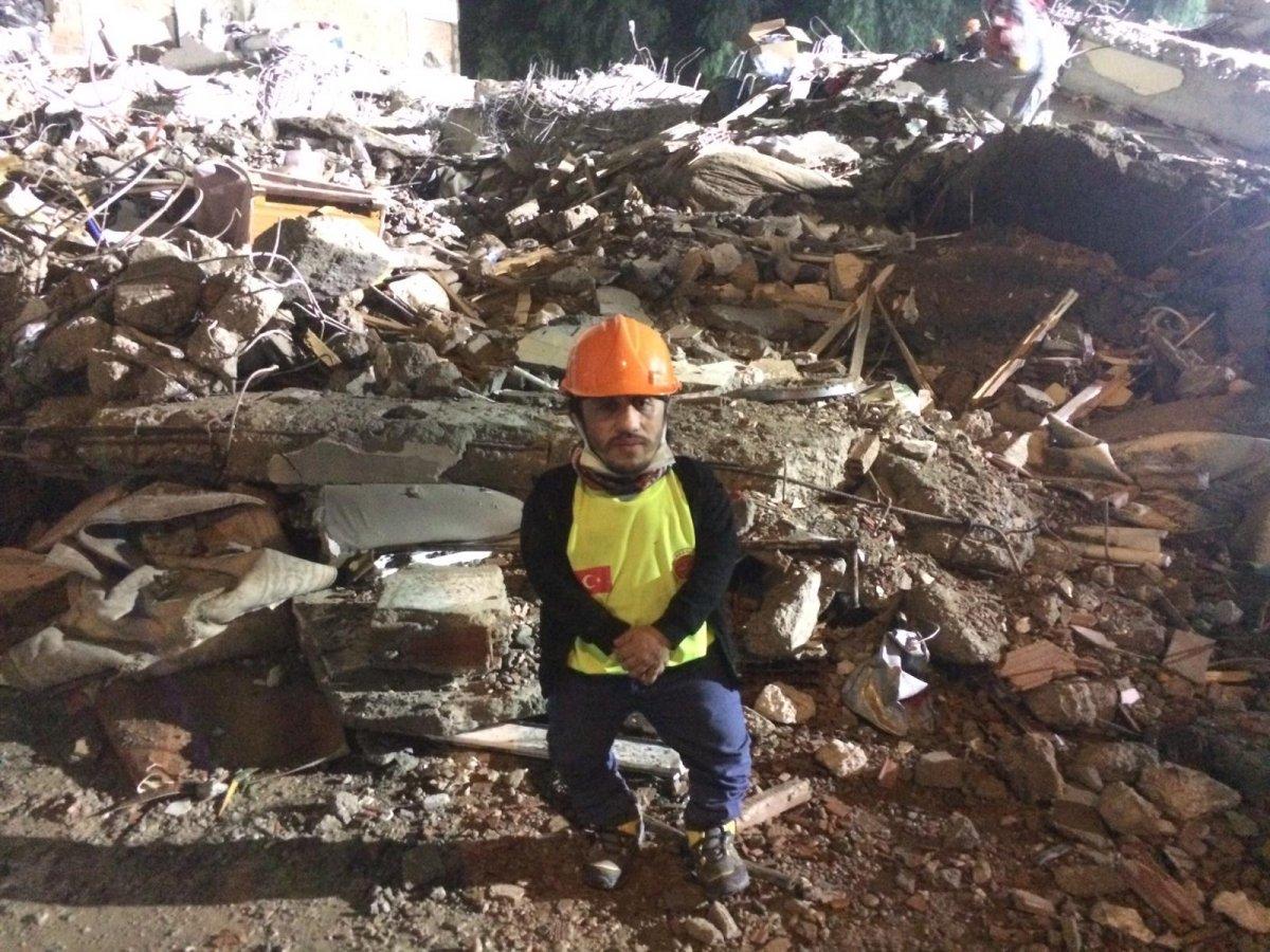 İzmir'de 98 santimetre boyu ile 4 gündür arama yapıyor