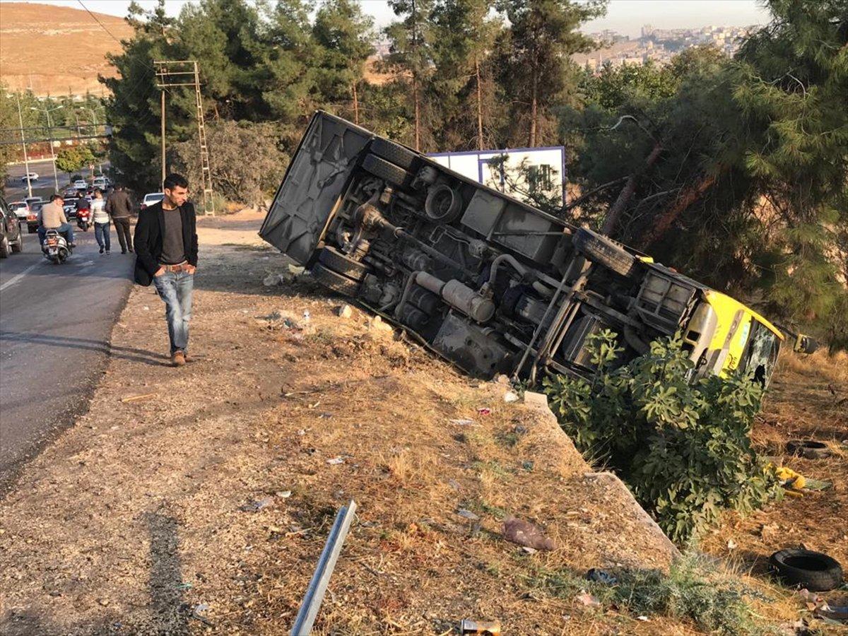 Gaziantep'te yolcu midibüsü devrildi: 14 yaralı