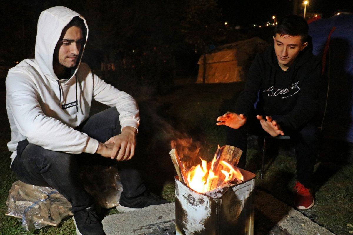 Elektrik akımına kapılan genç, depremden son anda kurtuldu