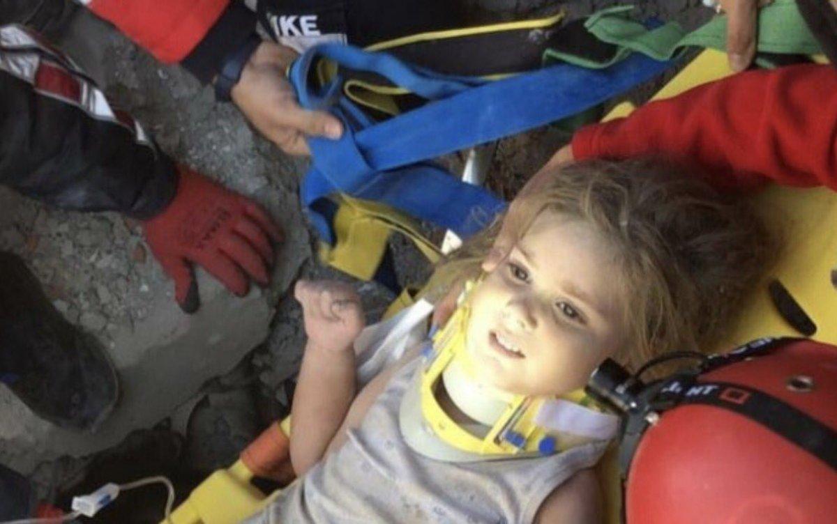 İzmir depreminde enkazdan kurtarılan mucize çocuklar