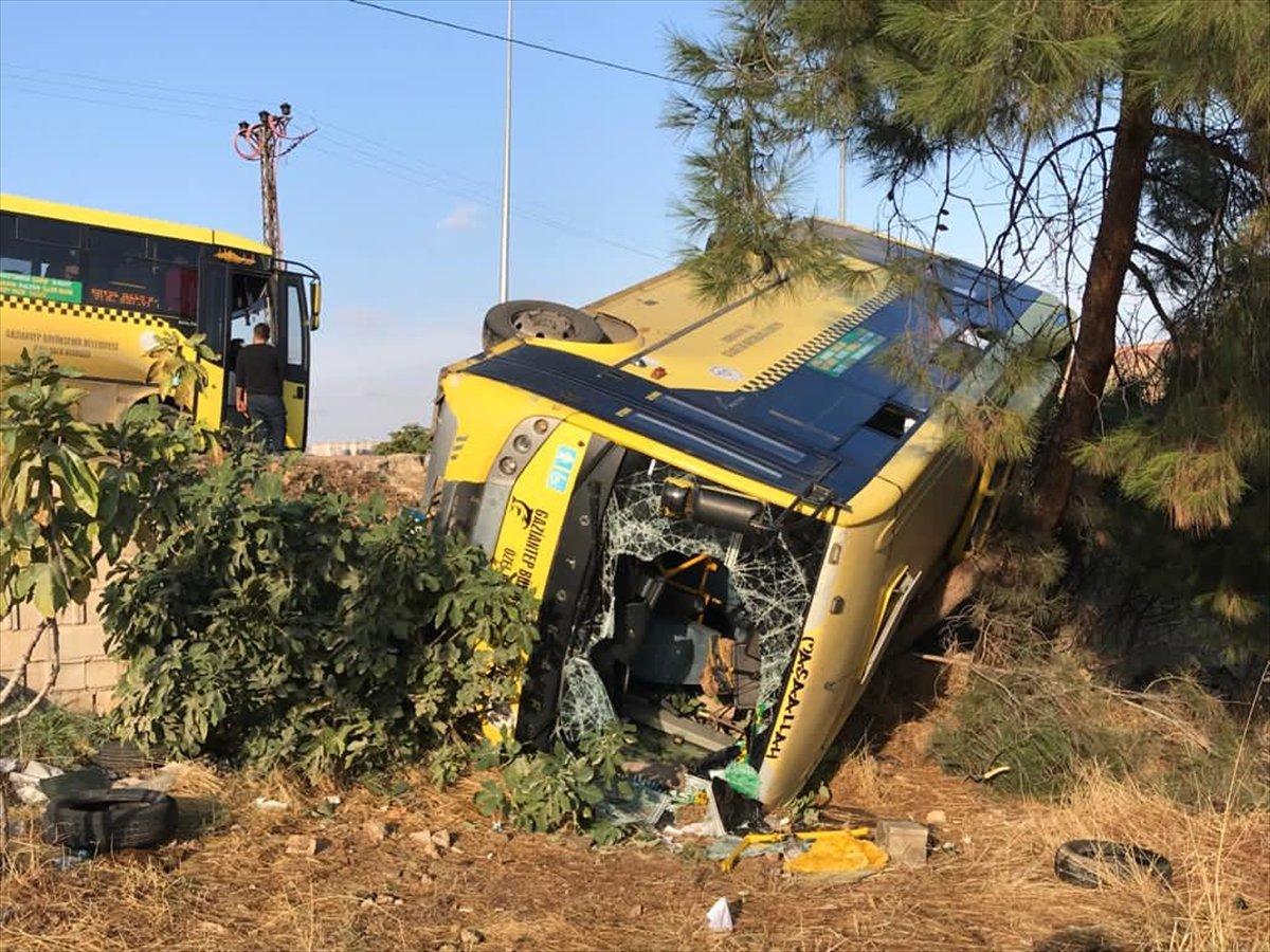 Gaziantep'te yolcu midibüsü devrildi: 14 yaralı