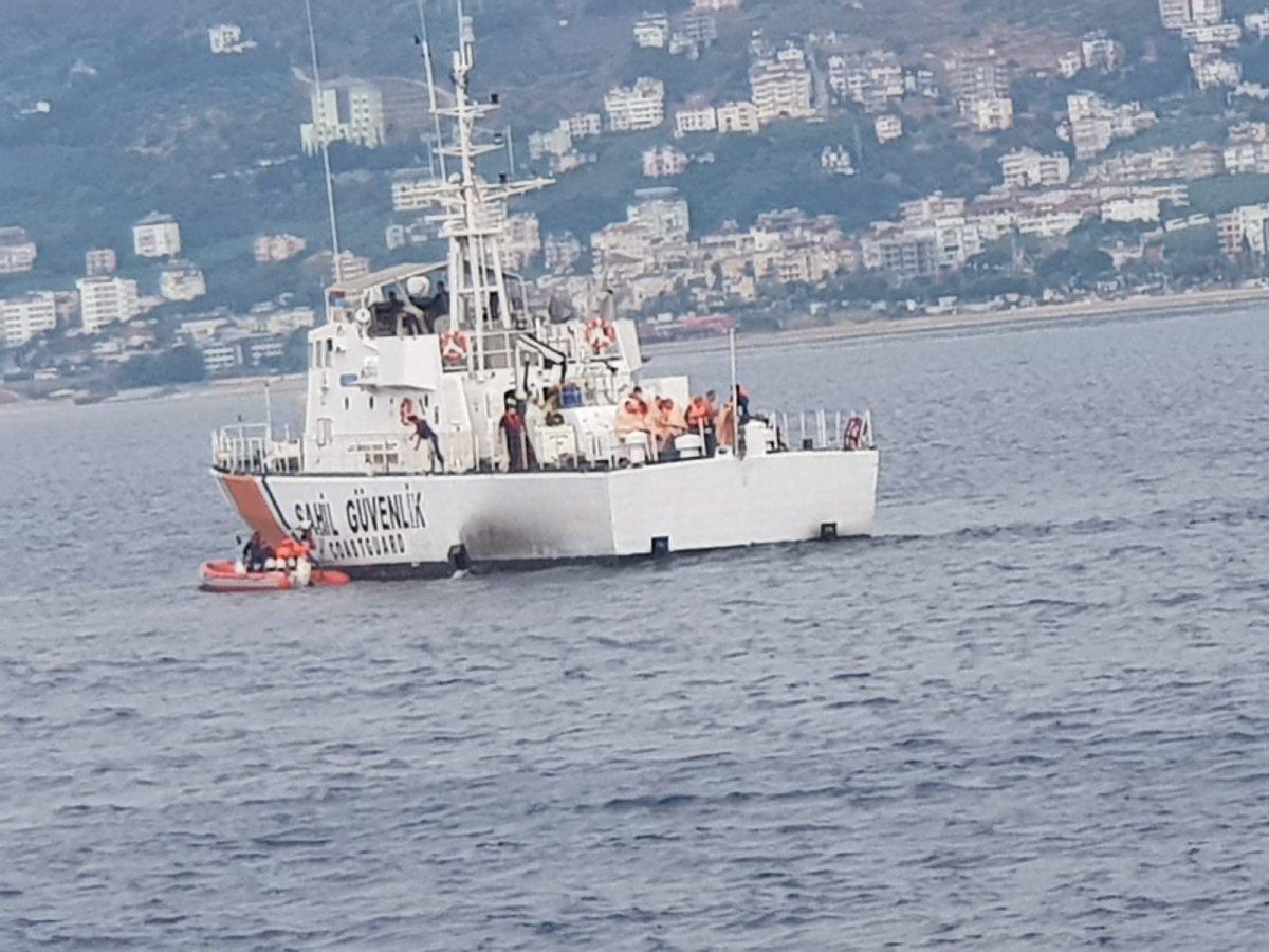 Alanya'da turist teknesi alabora oldu