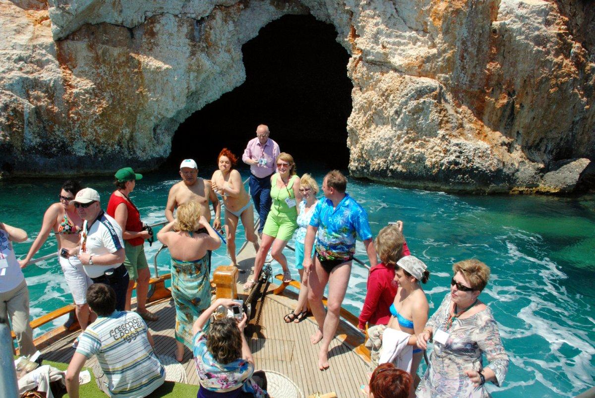 Antalya'daki Aşıklar Mağarası turist çekiyor