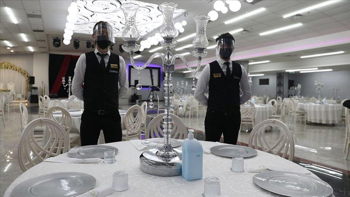 Mekanlar saat kaçta kapanacak? Restoran, internet kafe, berber, sinema kaça kadar açık olacak?