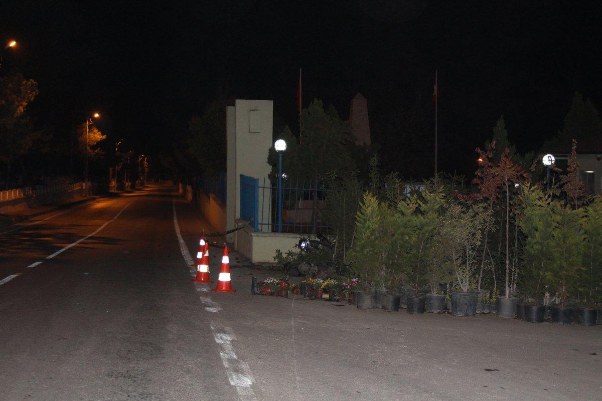 Tokat’ta şehitlik duvarına çarpan motosiklet sürücüsü öldü