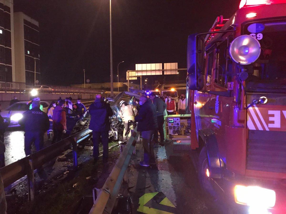 TEM'de bir otomobil bariyerlere çarptı: 1 ölü