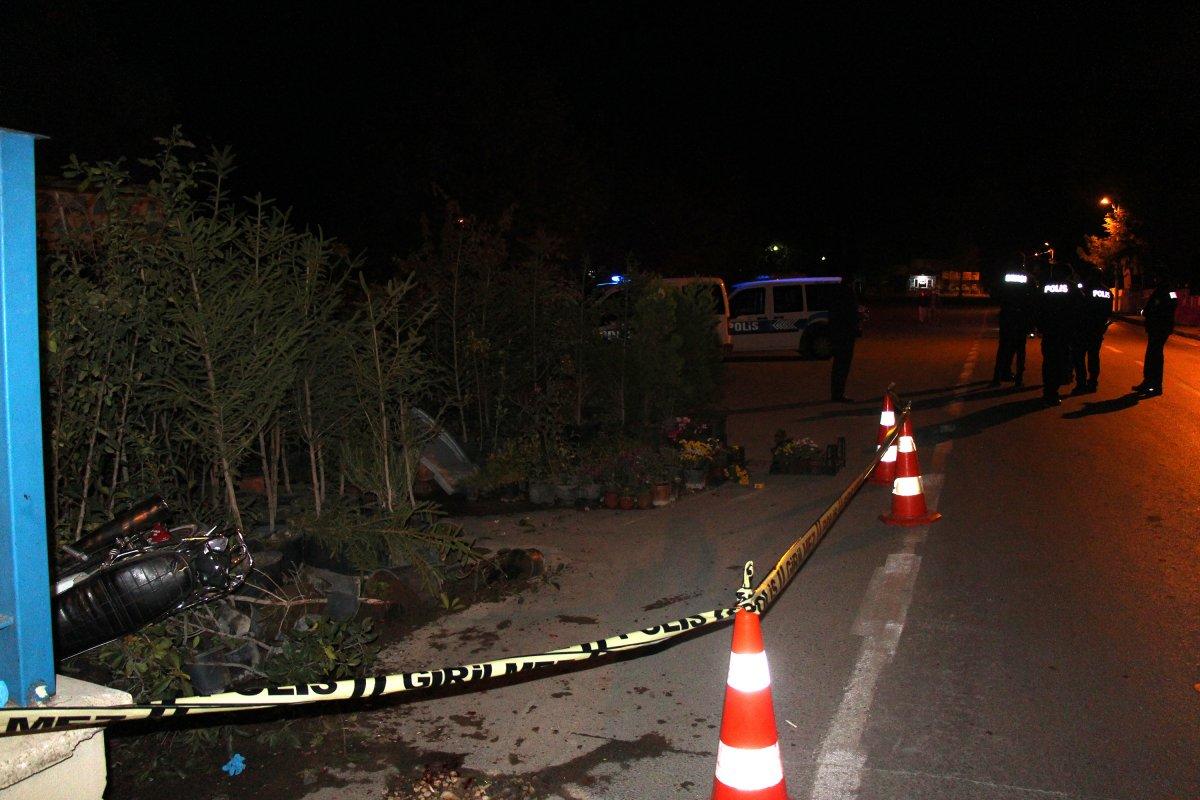Tokat’ta şehitlik duvarına çarpan motosiklet sürücüsü öldü