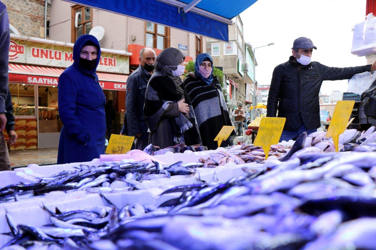 Kapış kapış giden hamsinin kilosu 20 TL’den satılıyor