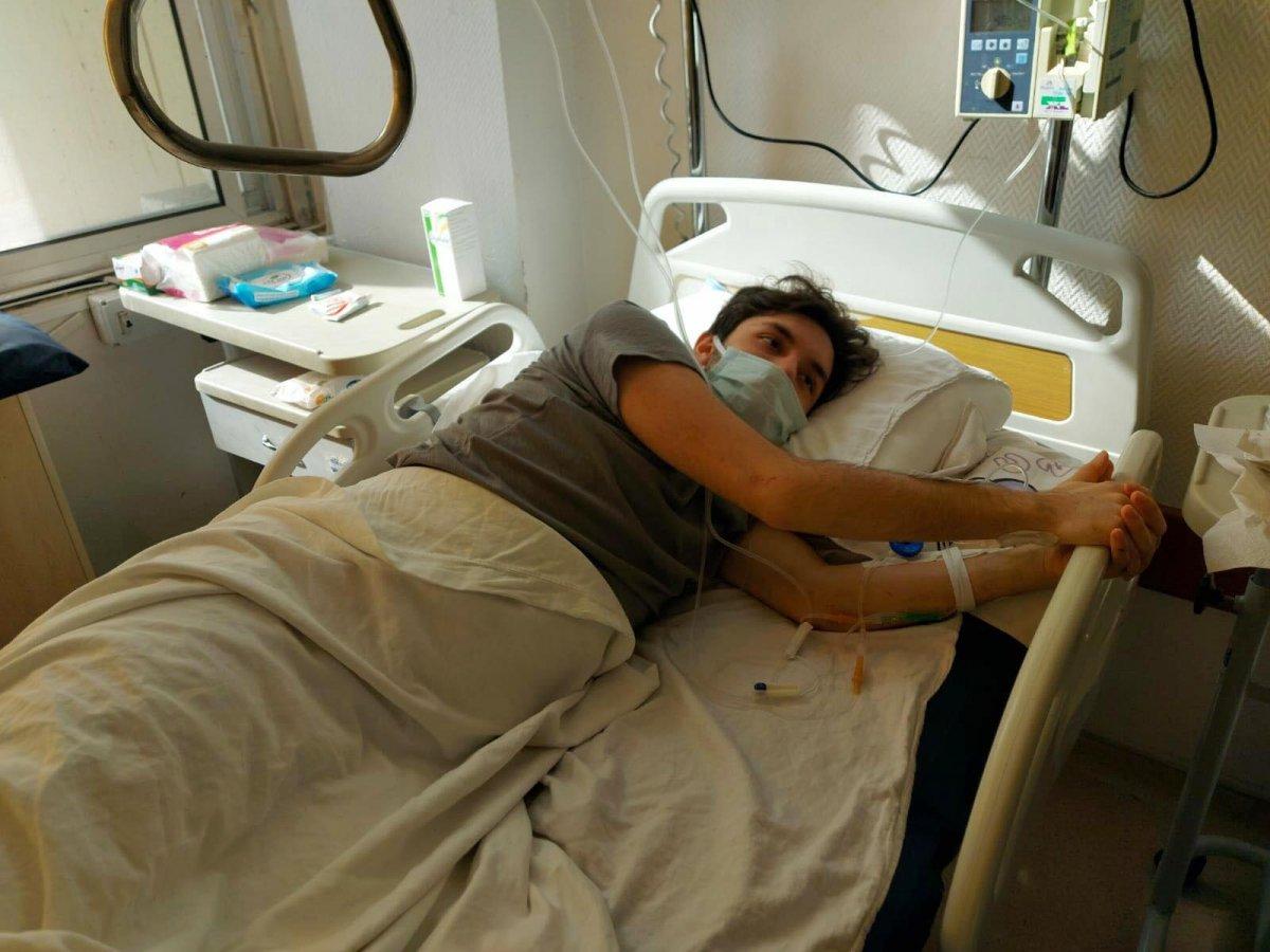 İzmir'deki depremde annesini ve babasını kaybeden Emre: Yalnız değilim