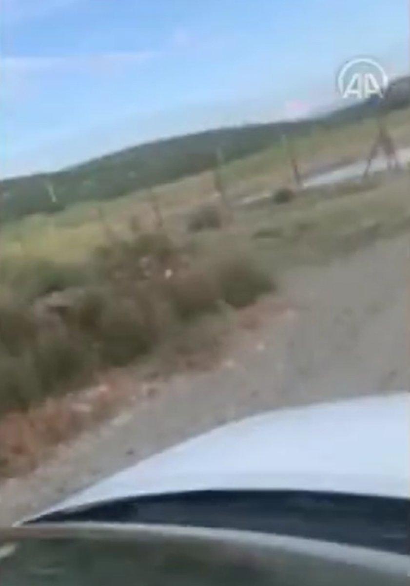 Deprem sırasında Seferihisar'da oluşan dalgalardan kaçan kişiler