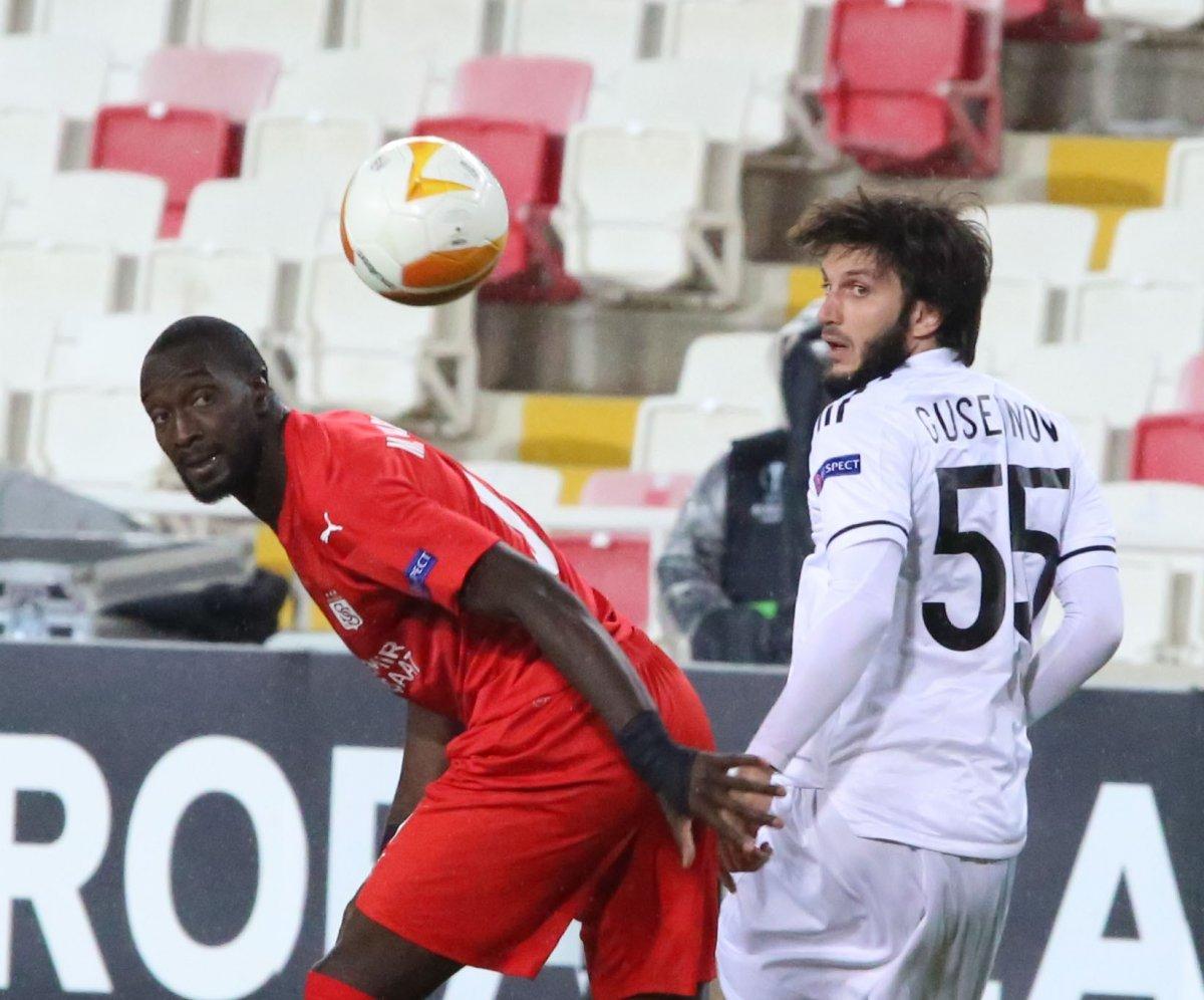 Sivasspor, Karabağ'ı 2-0 yendi