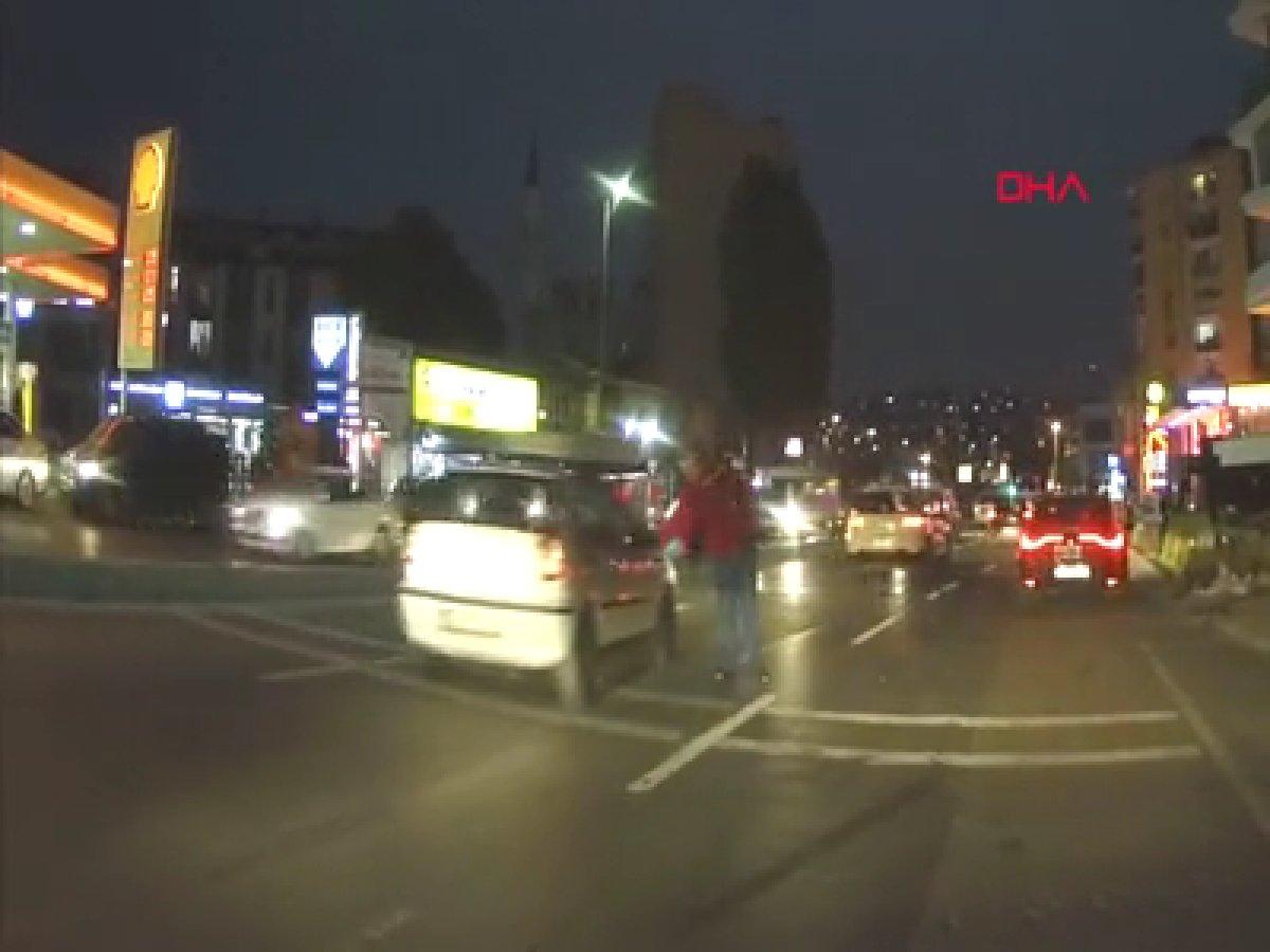 Beyoğlu'nda trafik zorbasına taksiciden dayak