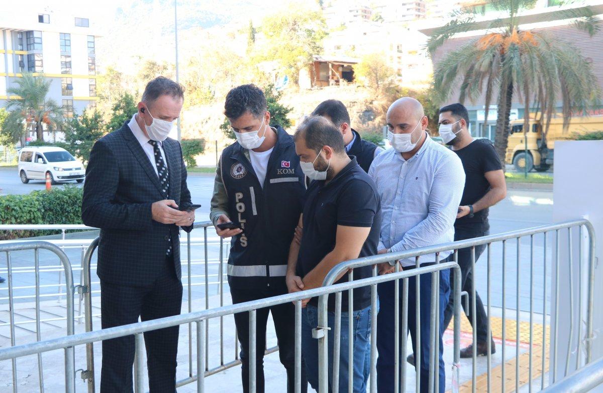 Alanya'da kaçak içki operasyonu: 3 gözaltı