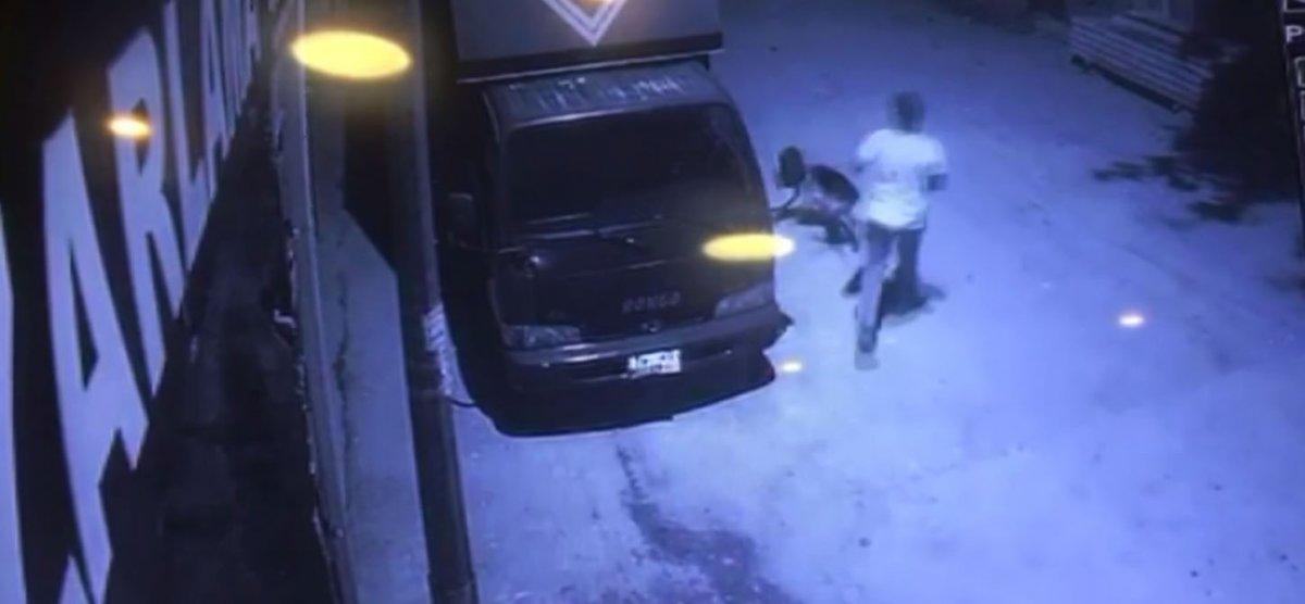 Bursa'da köpek hırsızı kameraya yakalandı