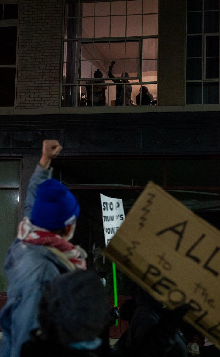 ABD sokakları oylar sayılırken bir kez daha karıştı