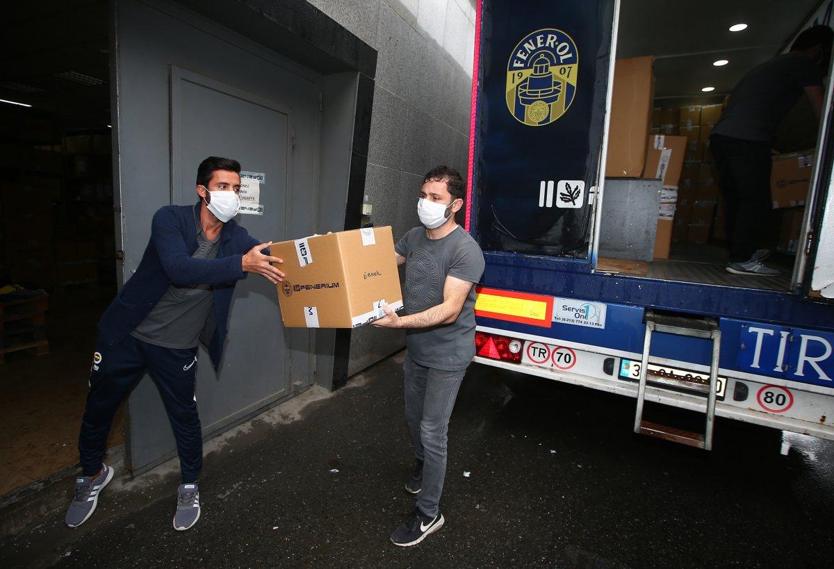 Fenerbahçe'den İzmir'deki depremzedelere yardım