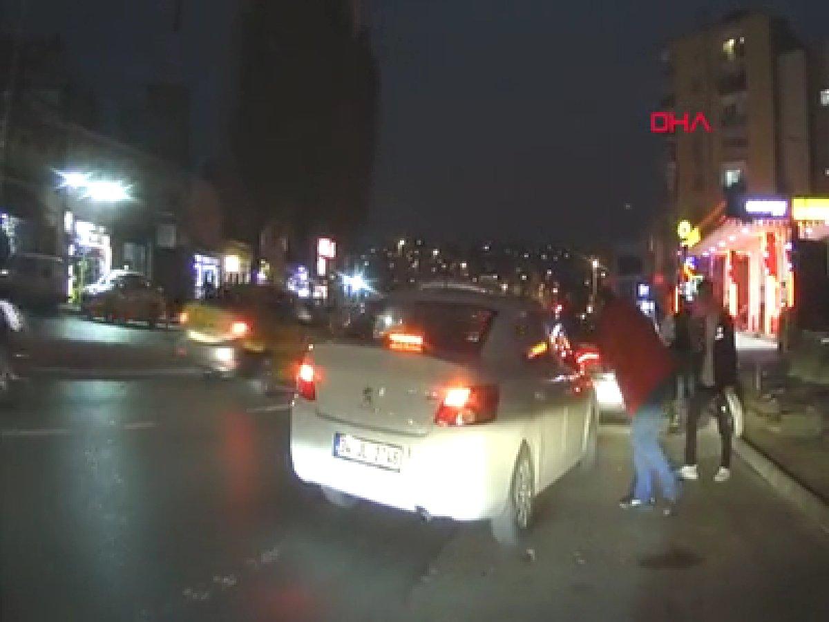 Beyoğlu'nda trafik zorbasına taksiciden dayak