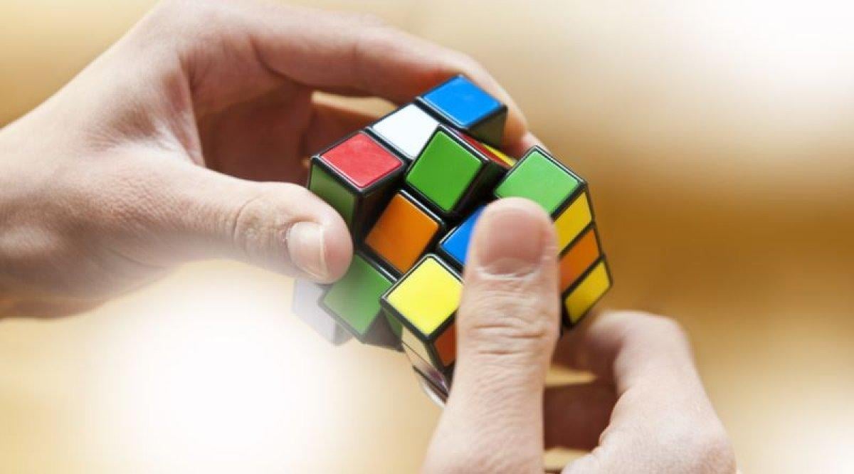 Rubik Küpü nedir? Rubik Küpü nasıl çözülür? Zeka küpü kolay çözme yöntemi