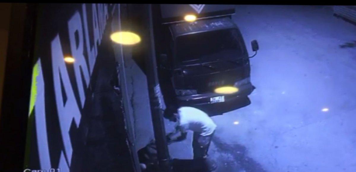 Bursa'da köpek hırsızı kameraya yakalandı