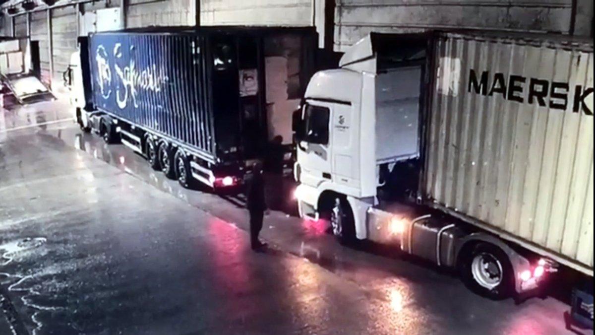 Kahramanmaraş'ta üzerine pamuk balyası düşen şoför öldü