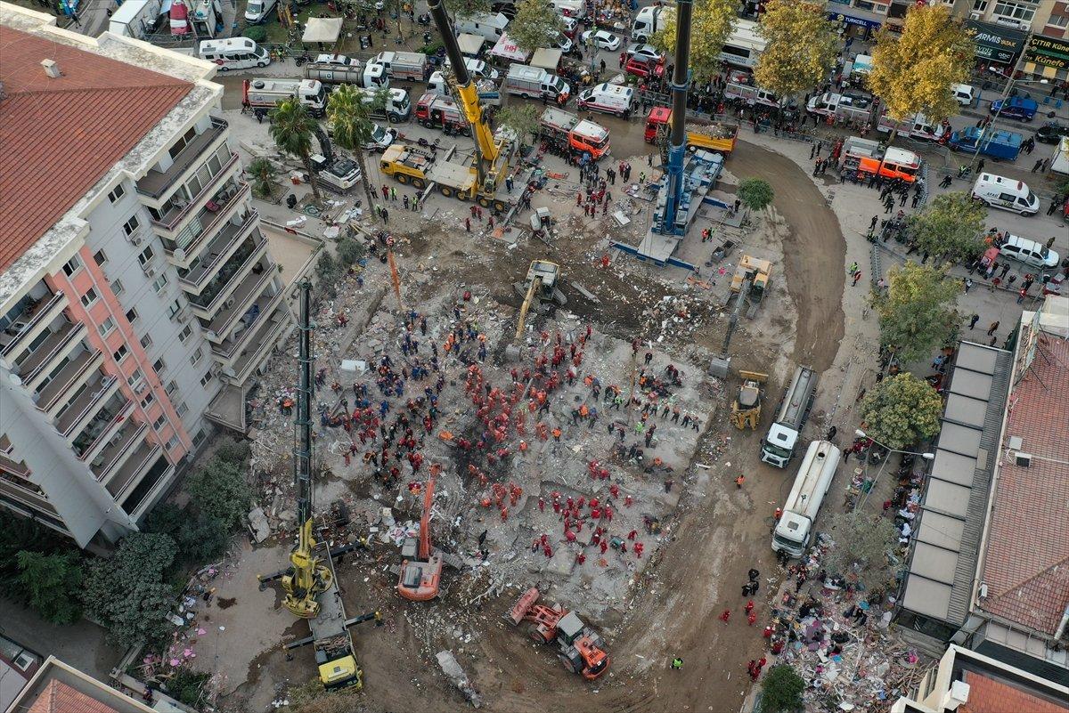 İzmir'de yıkılan binalarla ilgili gözaltına alınan 9 şüpheli adliyeye sevk edildi