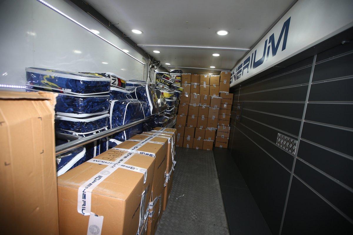 Fenerbahçe'den İzmir'deki depremzedelere yardım