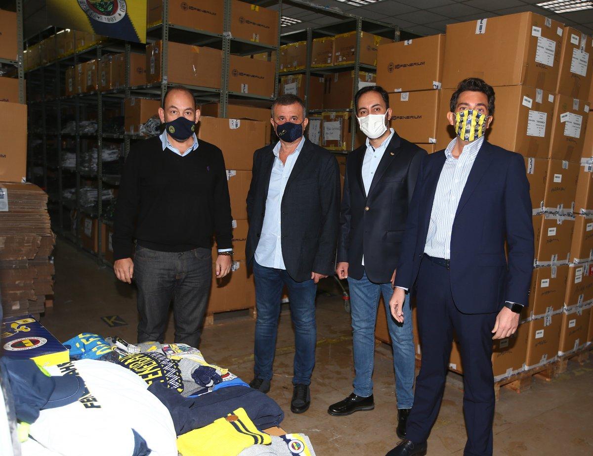 Fenerbahçe'den İzmir'deki depremzedelere yardım